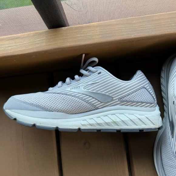 Brooks Woman’s athletic walking shoes - Like NEW - Picture 4 of 9